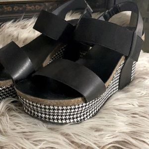 Corkys black/houndstooth wedge